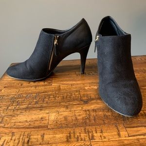 Dexfkex Comfort Women’s RHEA Ankle Boots, size 11. VGUC in original box.